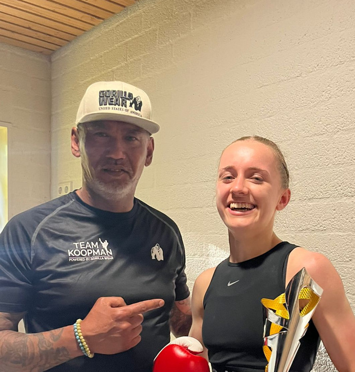 Gideon Koopman en Femke Deterd met trofee
